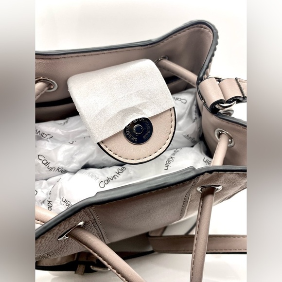 Calvin Klein Faux Leather Bucket Patch Work Bag Crossbody Nude Gabrianna Hobo - Picture 8 of 10